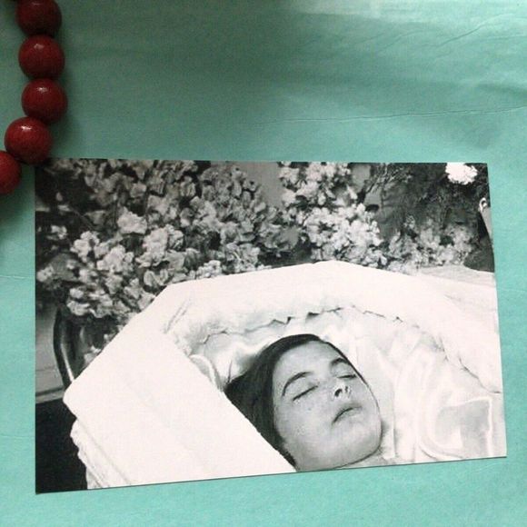 1950’s Post Mortem Girl in Casket Close up Photo Serene Peaceful Post Mortem - Picture 7 of 7